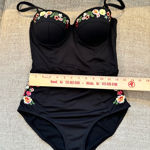 ✨ JOHNNY WAS Haley Floral Embroidery Corset One Piece Swimsuit ~Medium ~ Black - Picture 14 of 16